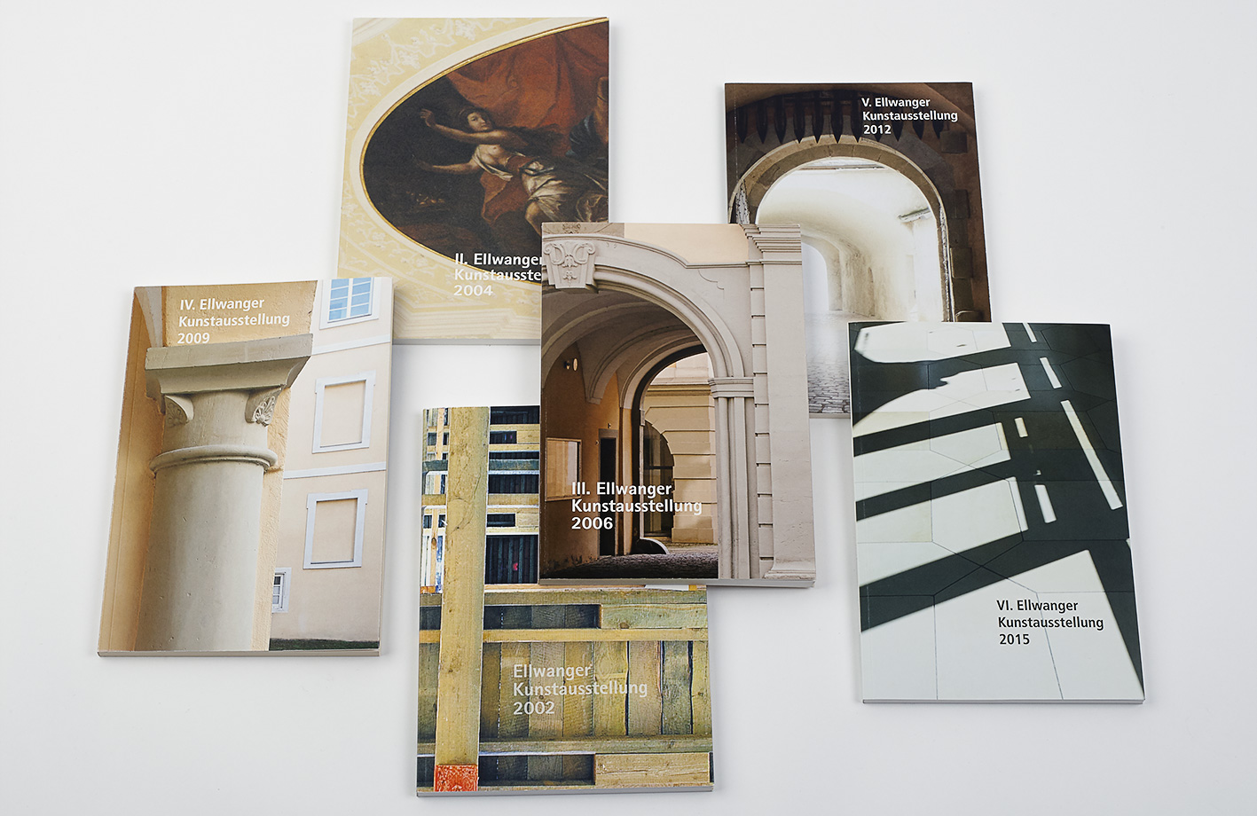Übersicht der sechs Kataloge zu den Ellwanger Kunstausstellungen des Kunstvereins Ellwangen